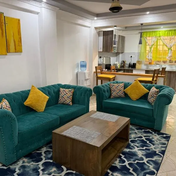The pine 2 bedroom house California plaza, hotel v destinaci Nanyuki