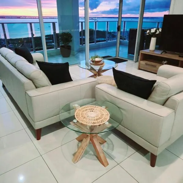 Skyview 2 bathroom Sub-Penthouse Harbour Views, viešbutis Darvine