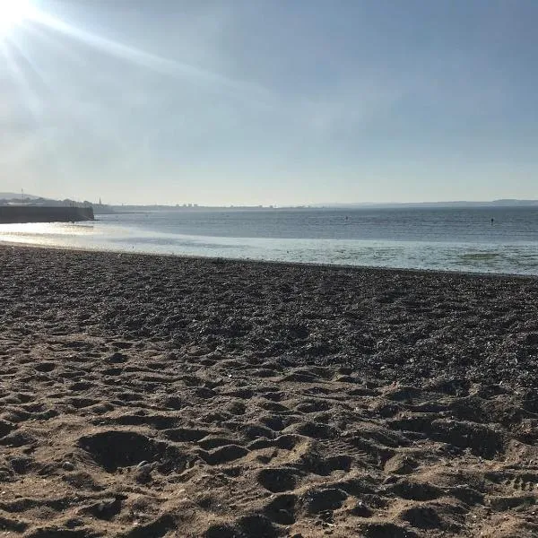 Holiday Home with free parking & 4min to Edinburgh Warverly, hotel v destinaci Fisherrow
