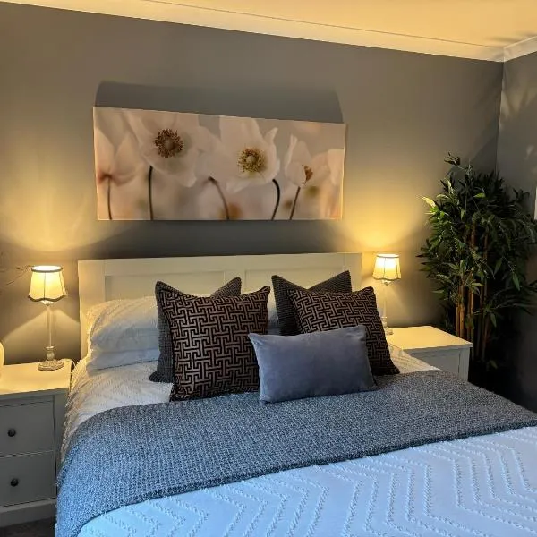 Holly Lodge - 2 x Kingsize bedrooms with private entrance and free parking-new shower room, hotel v destinaci Oban