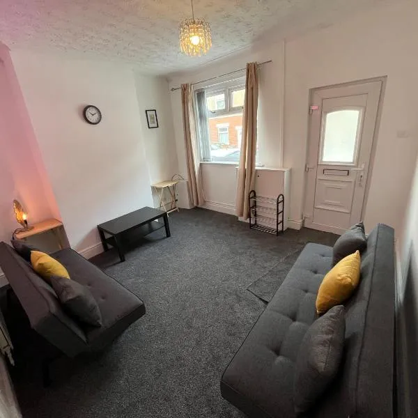 Cosy home in Stoke on Trent, hotel in Stoke on Trent