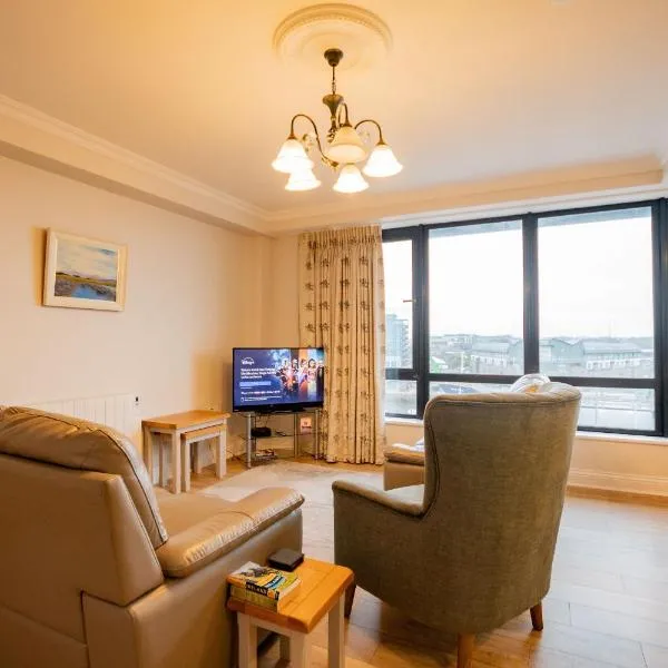 Dockside Penthouse - Free Parking, хотел в Голуей