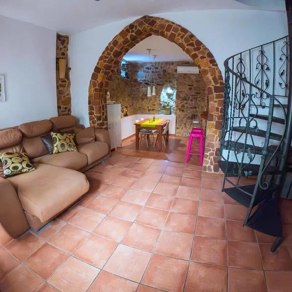 Casa de piedra en el casco antiguo de Sagunto、サグントのホテル