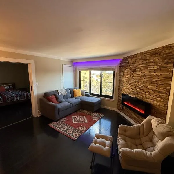 Unique 2 Bed, 2 Bath with In & Out Night Skiing, hotel a Snowshoe