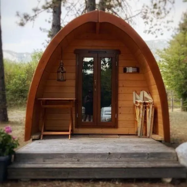 Cabane en bois POD 2, hotel v destinaci Champfromier