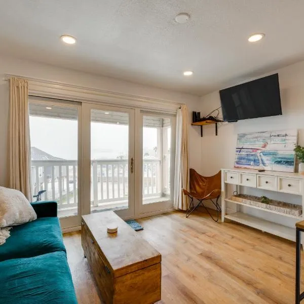 Steps to Beach: Corpus Christi Condo w/ Balcony, hotel u gradu Korpus Kristi