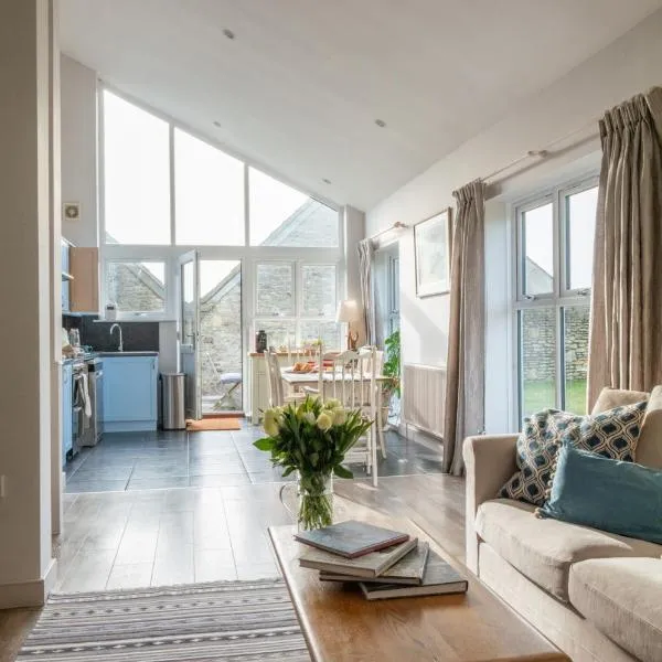 Blueberry Barn, light and airy barn conversion near Bruton, hotel in Bruton