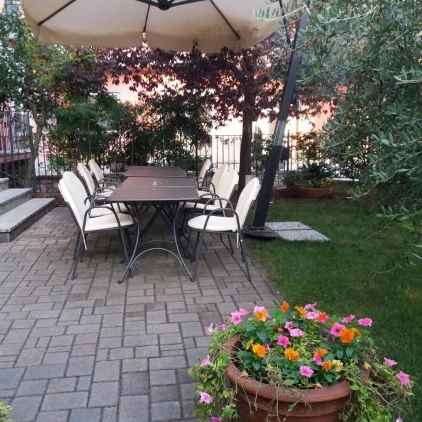 I Quattro Ulivi - Iseo Lake, hotel v destinaci Marone