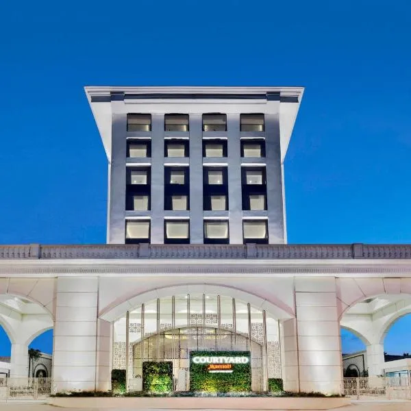 Courtyard by Marriott Bengaluru Hebbal, hotel em Bangalore
