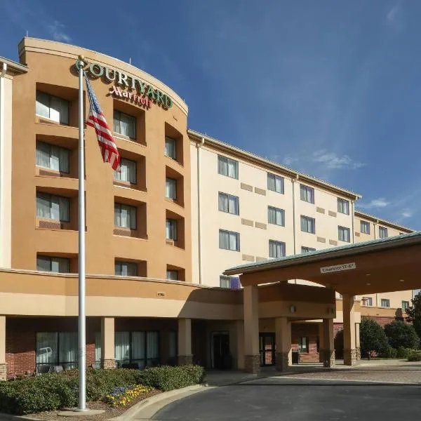 Courtyard by Marriott Atlanta Buford Mall of Georgia, khách sạn ở Buford