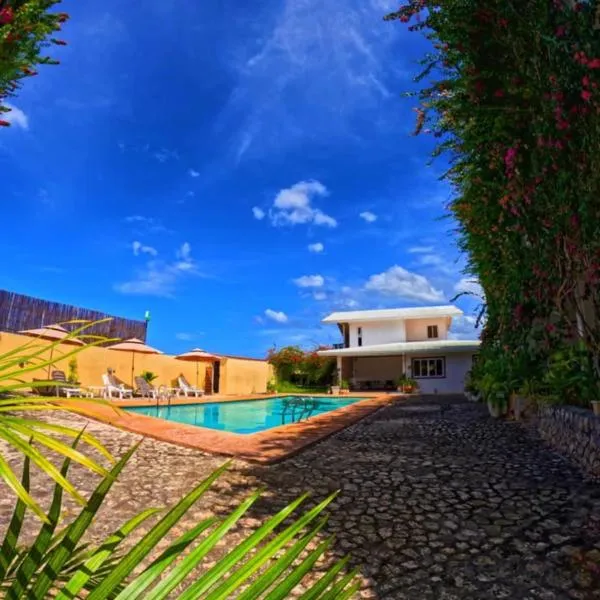Divers Lodge Plumeria, hotel in Moalboal