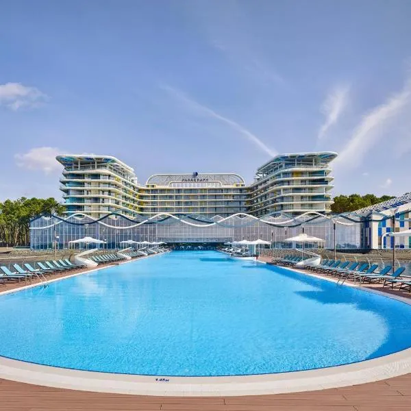 Paragraph Resort & Spa