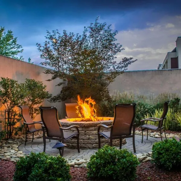 Courtyard Greensboro Airport、グリーンズボロのホテル