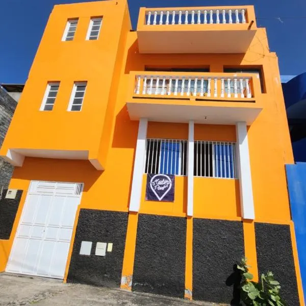 NO CASH ACCEPTED-Meeting Point Hostel- Volcanic Beach Refuge, hotel v destinaci São Filipe