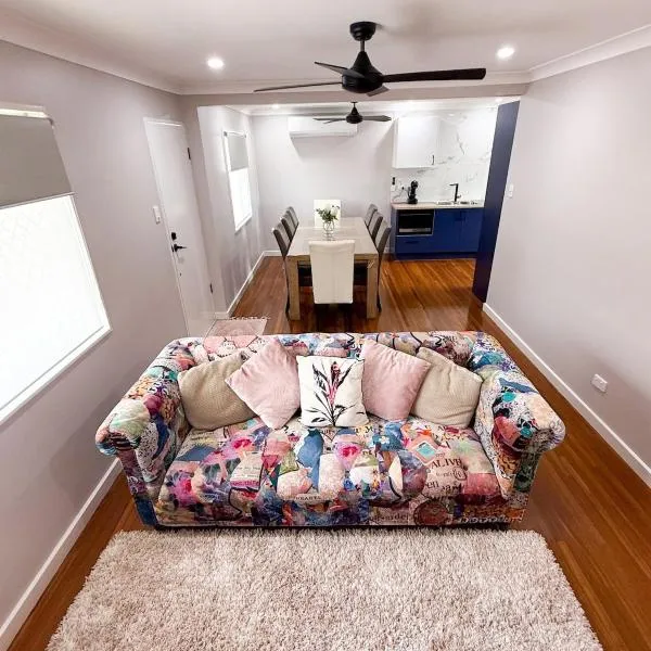 Chic Retreat Vintage and Modern, hotel in Garbutt Station