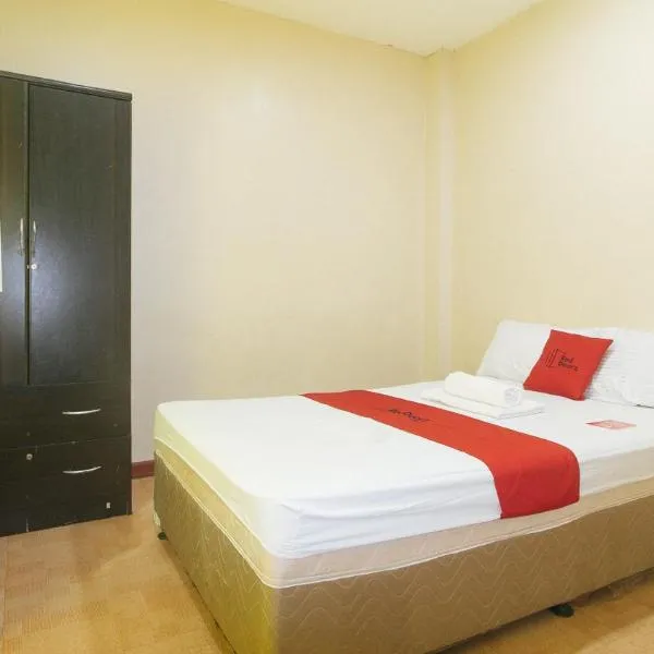 RedDoorz near Talisay District Hospital, hotel v destinaci Candulawan
