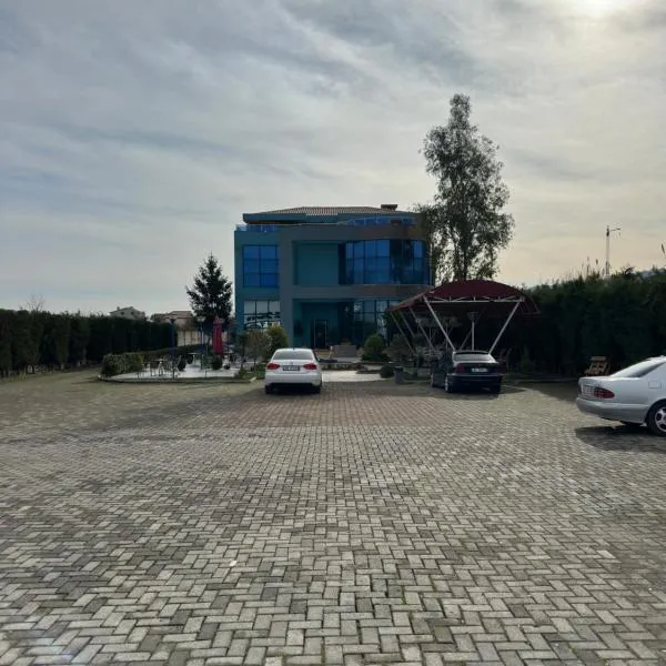 Hotel Kleo, hótel í Rinas
