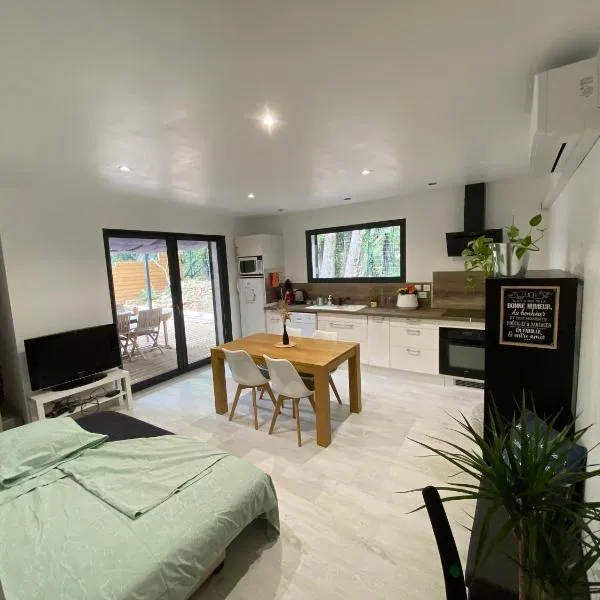 Appartement en campagne, hotel in Saint-Marcel-de-Careiret