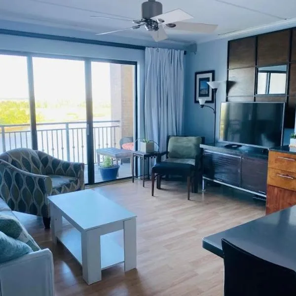 Downtown Port City River Roost with FREE parking, hotel v destinaci Wilmington