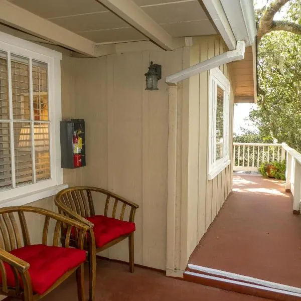 Carmel Dolores Cottages、カーメルのホテル