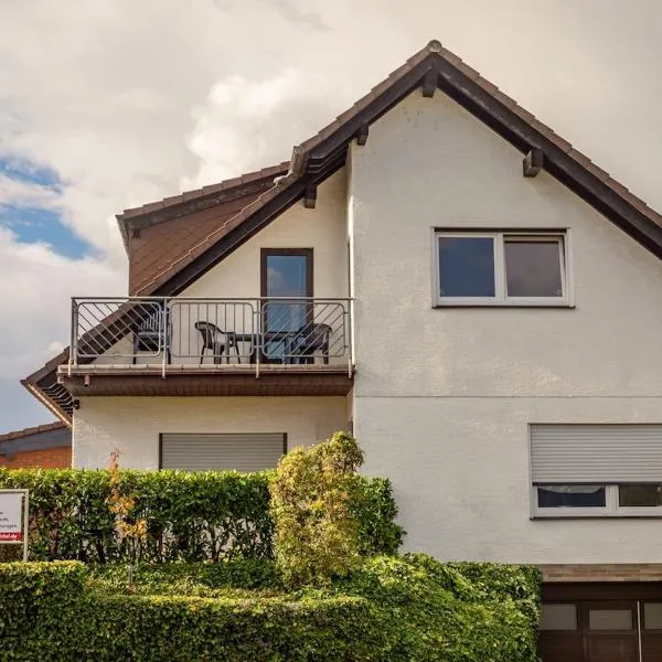 Pension Nickel Ferienwohnung DG Am Holzlachgraben, hotel in Alsbach-Hähnlein