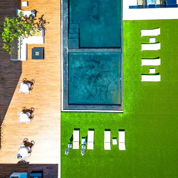 Casa Lucy Secure-Quiet & Opulent Cabo Retreat-3BR's & Patio!, hotel Cabo San Lucasban