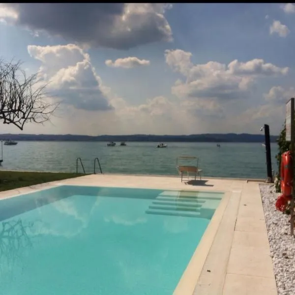 Super Location front lake, hotel v Sirmione