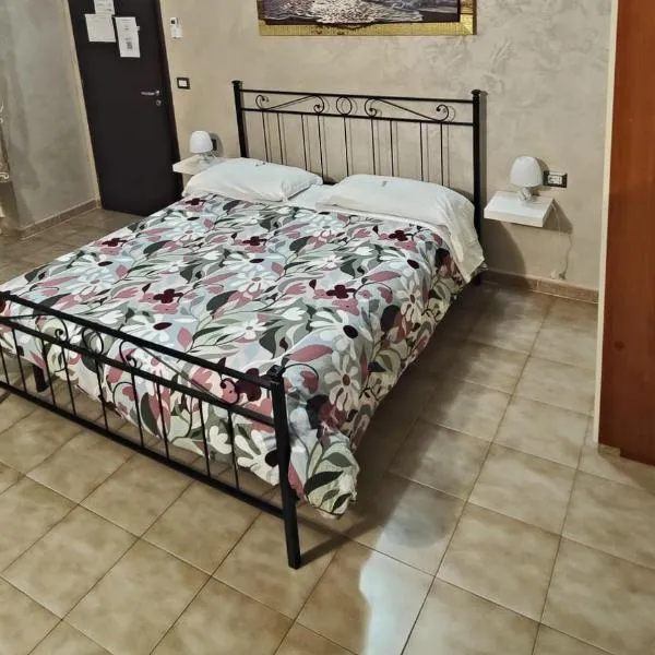 Sleep and Travel, hotel in Focene
