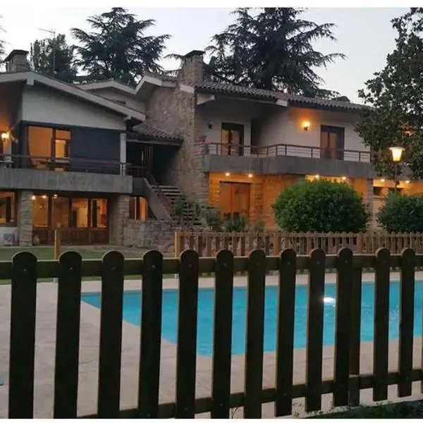 Chalet ideal para grupos familiares y grupos de adultos, hotel Sant Juliá de Vilatortában