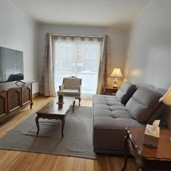 Magnificent 2BR Apartment in Montreal, Canada, hotel v Montrealu