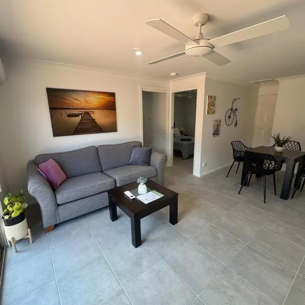 A newly renovated home and only 2 minutes to Highway - modern and handy, hotel a Raymond Terrace