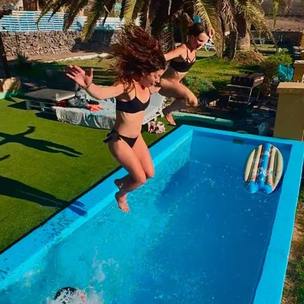 Adeje - TwinFin Hostel & Surf Yoga Camp, hotel v destinácii Callao Salvaje