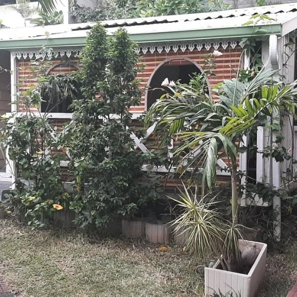 Bungalow COCOTIERS，位于圣吉尔莱班的酒店