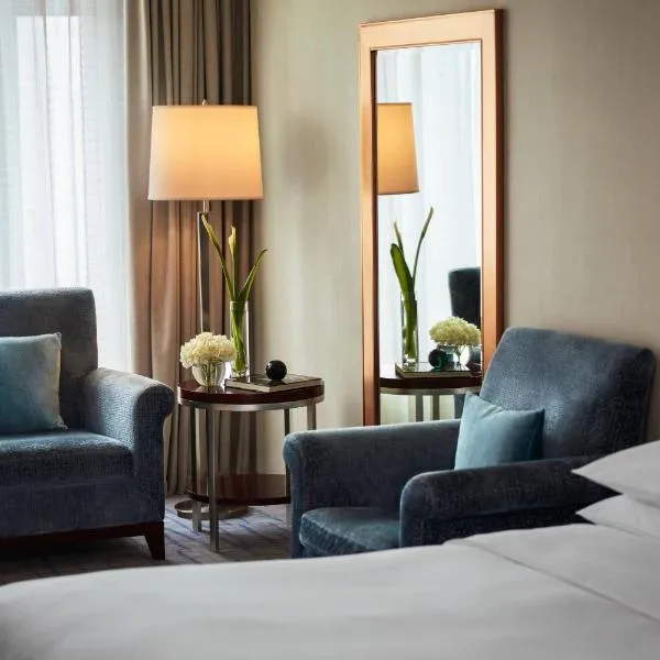 武汉光明万丽酒店，位于武汉的酒店