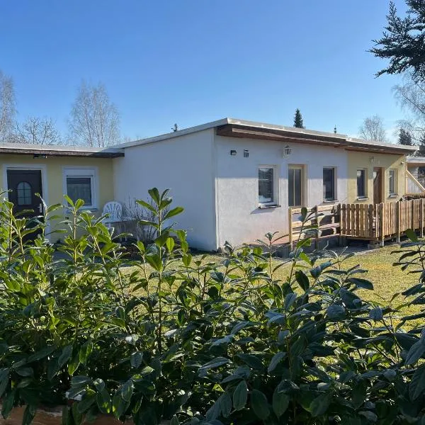 Ferienhaus 46 oder 47 oder 48 am Zeulenrodaer Meer, hotel in Zadelsdorf