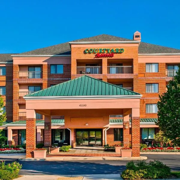 스털링에 위치한 호텔 Courtyard by Marriott Dulles Town Center