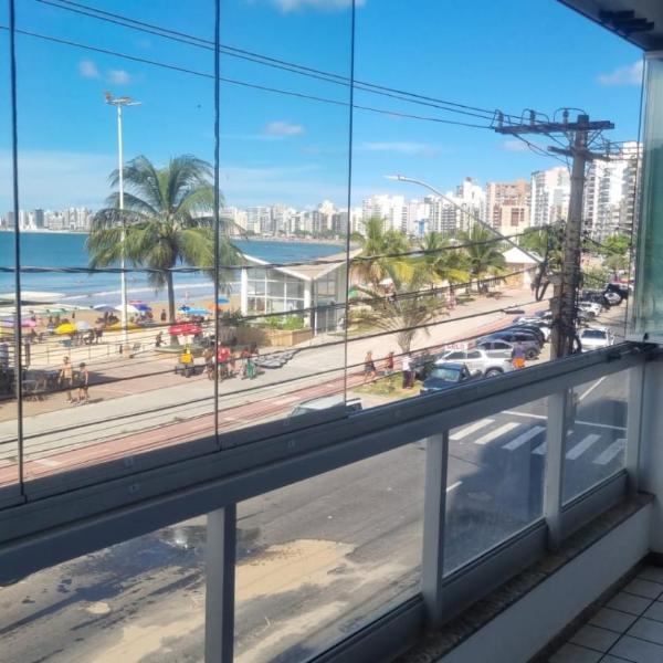 Apartamento BEIRA MAR VISTA TOTAL - SENSAÇÃO DE CASA TÉRREA A BEIRA MAR - COZINHA EQUIPADA -AIR FRYER -ÁREA DE CHURRASCO PRIVATIVA- TVS SMART- DISNEY PLUS E OUTROS-PRAIA IDEAL PARA CRIANÇAS-ROUPA DE CAMA PARA 2 X CASAIS -KIT PRAIA 4 PESSOAS