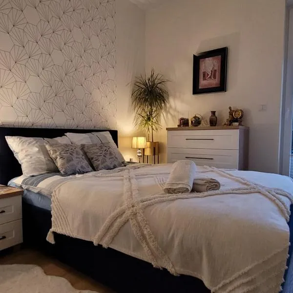 Apartament Chodzież blisko jeziora, hotel v destinaci Chodzież