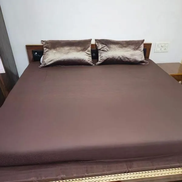 Agrima palace, hotel in Rewa