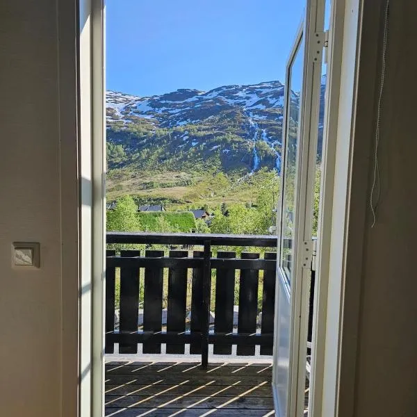 Mountain view 2, hotel in Håra