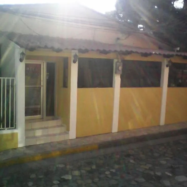 Hotel Brisas de Copan โรงแรมในOstumán