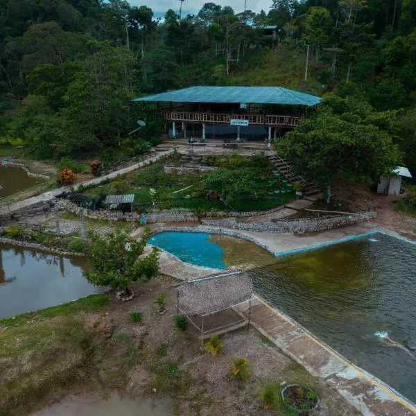 Donde se Oculta el Sol, hotel ve Villagarzónu