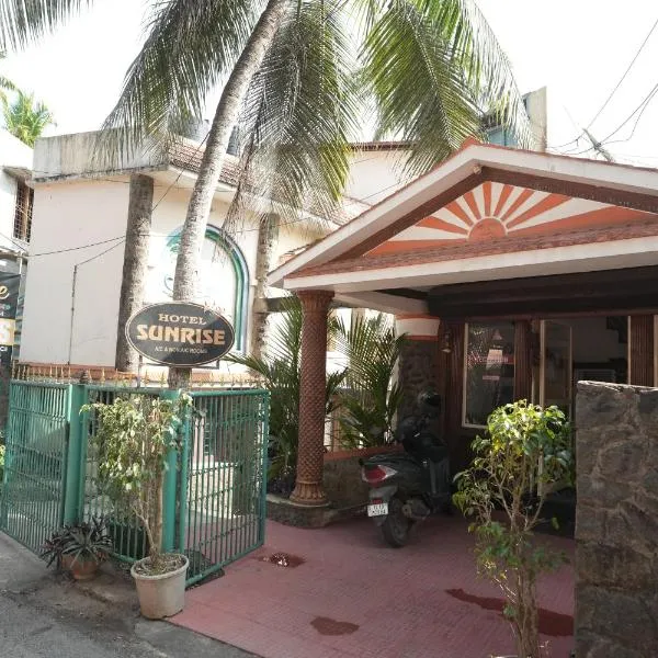Hotel Sunrise Kovalam, khách sạn ở Kovalam