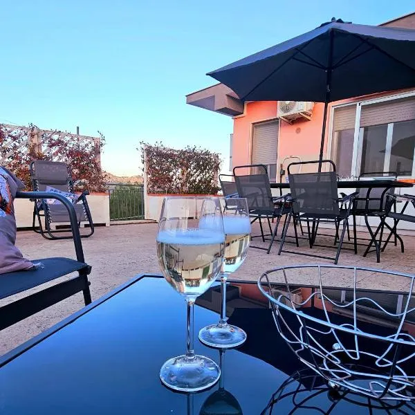 Stella-Guesthouse - Terrazzo privato e relax vicino Siracusa、Solarinoのホテル