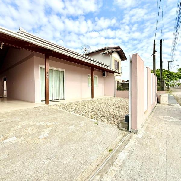 Casa de Praia 700mt do Mar a 12min do Beto Carrero