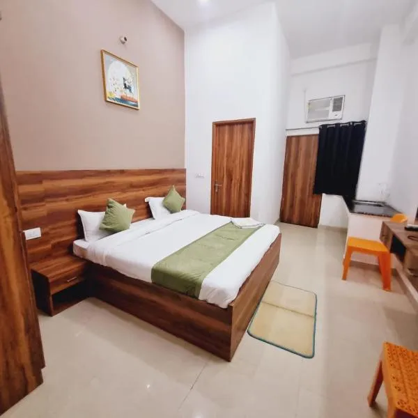 Hotel Premium Star Home, hotel en Tājganj