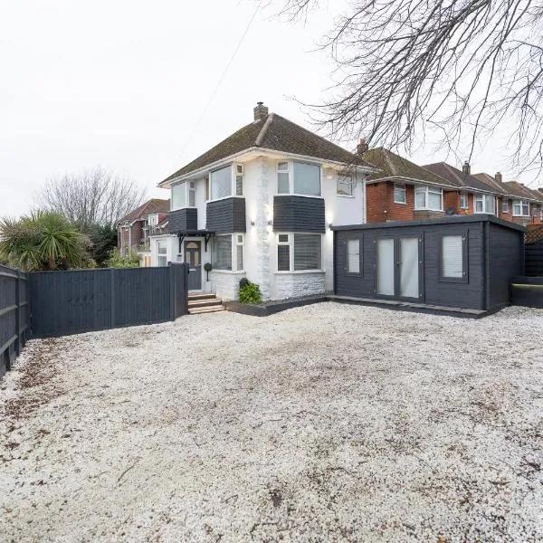 Estwood - Gated House, hotel v destinaci Southampton