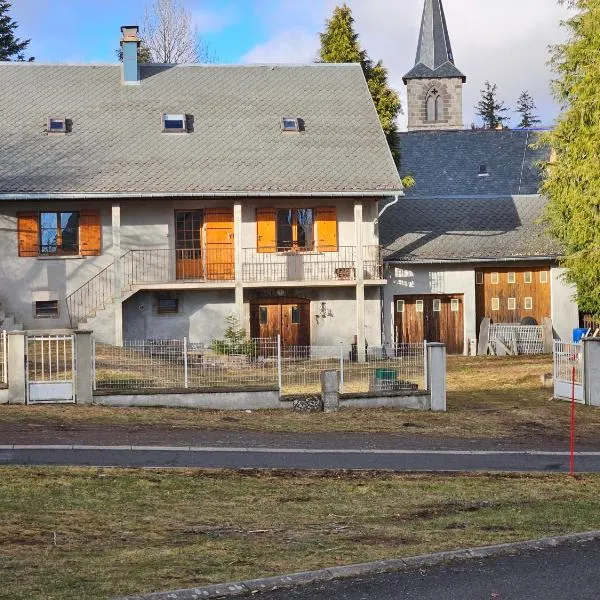 Gîte 6 personnes Chez Gaby, Hotel in Montgreleix