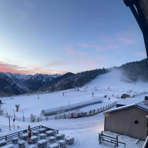 Appartement vue sur les Pyrénées 4pers aux pieds des pistes, hotel v destinaci Ax-les-Thermes