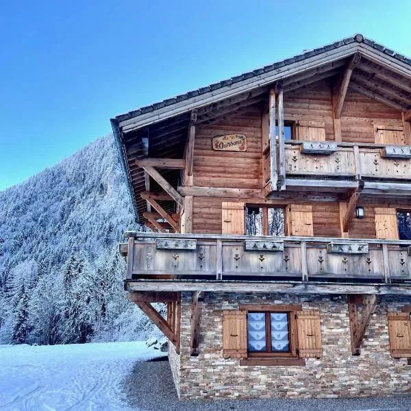 Chalet Les Oursons: Bonnevaux şehrinde bir otel